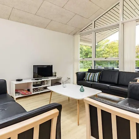 Holiday home Luxury Retreat By *